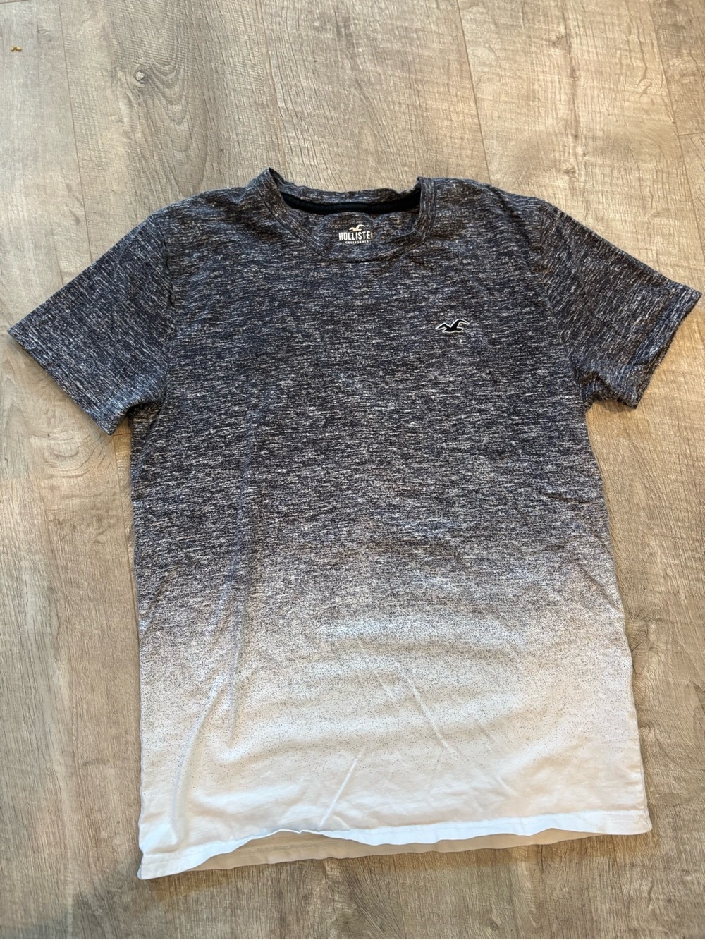 Hollister Men's Black-to-White Ombre Short Sleeve Tee